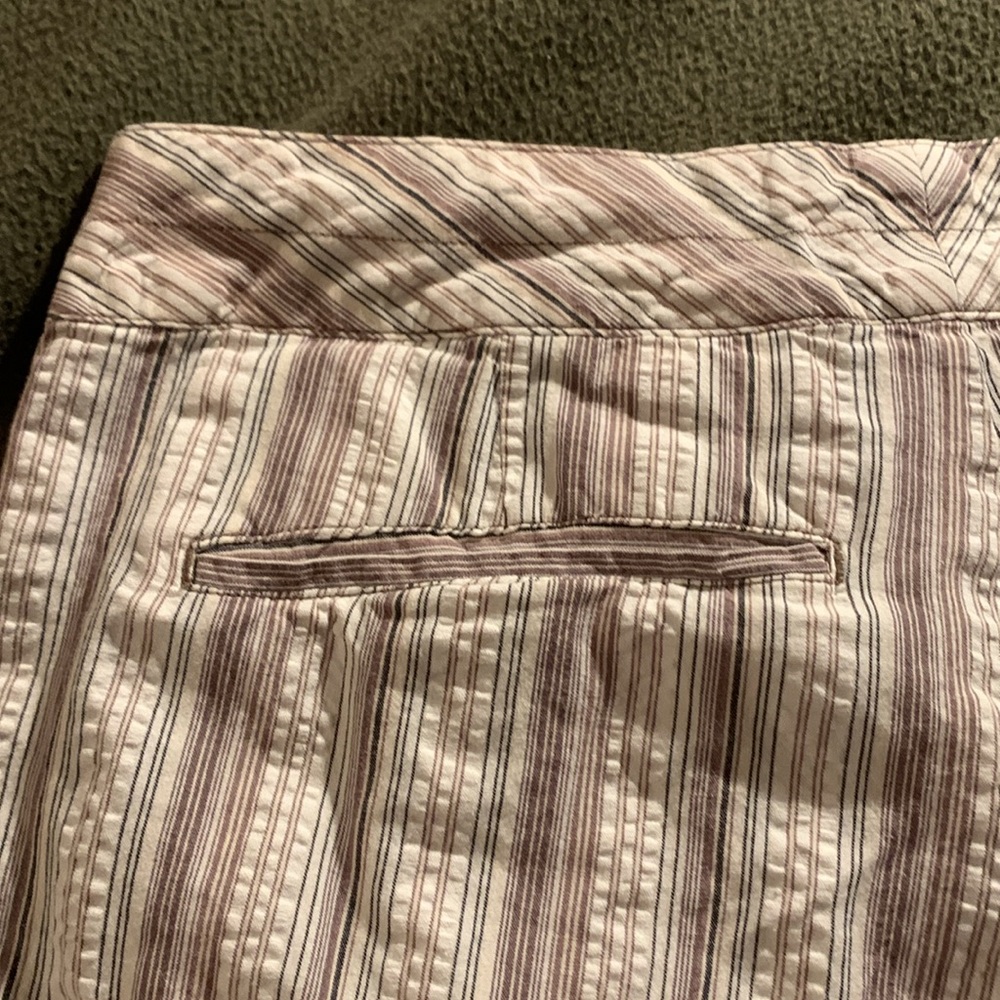 Columbia “River Resort” striped shorts. Inseam 12 inches. Size 8 - Picture 8 of 13